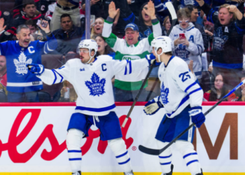 Toronto Maple Leafs Rout Philadelphia Flyers 7-2 to Climb Atlantic Division Standings