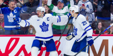 Toronto Maple Leafs Rout Philadelphia Flyers 7-2 to Climb Atlantic Division Standings