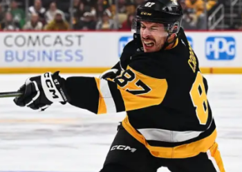 Sidney Crosby Leaves Penguins Game with Apparent Lower-Body Injury