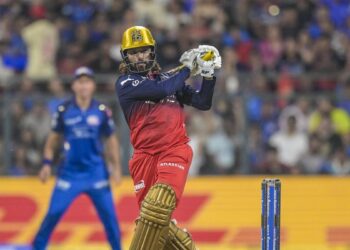 RCB clutch MI to hand hosts third straight defeat