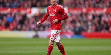 Carrick Revival Puts United Near Champions League