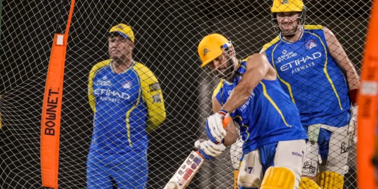 Dhoni travels with CSK squad to Hyderabad ahead of SRH clash