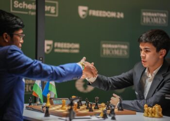 Praggnanandhaa slips against Sindarov; Vaishali, Divya hold steady with draws in Candidates Round 3