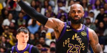 LeBron James Scripts History as Lakers Seal Dominant Win Over Suns