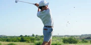 Late Twist Shakes Up Golf Leaderboard as Title Race Goes Down to the Wire