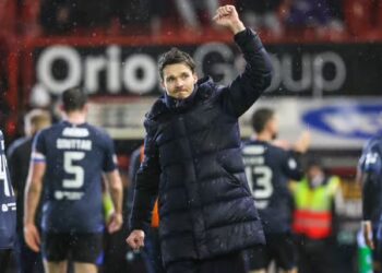 Rohl urges Rangers to stay ‘hunters’ in title race