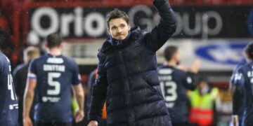 Rohl urges Rangers to stay ‘hunters’ in title race