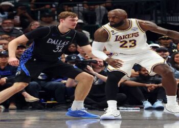 Flagg scores 45 as Mavericks beat Lakers