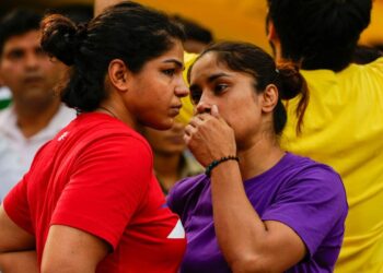Sakshi Malik Throws Support Behind Vinesh Phogat in High-Voltage Comeback Row with WFI