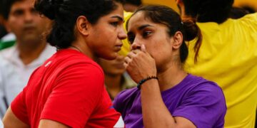 Sakshi Malik Throws Support Behind Vinesh Phogat in High-Voltage Comeback Row with WFI
