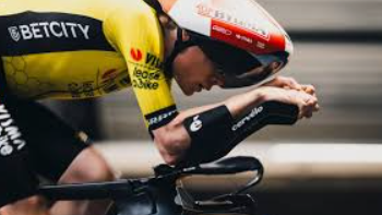 Jonas Vingegaard Eyes Cycling History on Giro d’Italia Debut