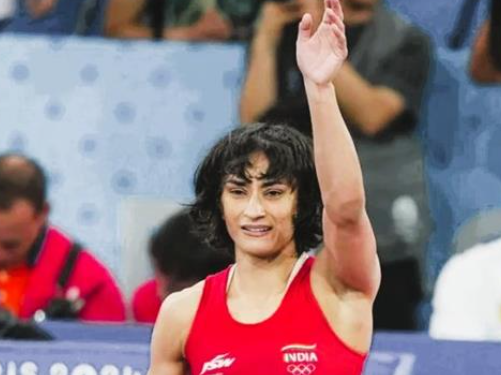 Vinesh Phogat Defies WFI Ban to Reach Competition Venue Amid Fresh Wrestling Controversy
