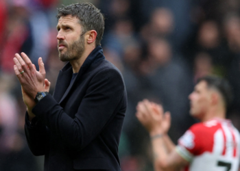 Manchester United Move Closer To Michael Carrick Appointment; Neuer Extends Bayern Stay