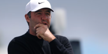 Scheffler Shines as McIlroy Struggles in Dramatic PGA Championship Round One