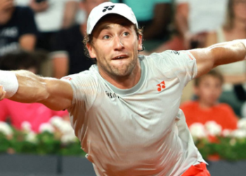 Zverev, Ruud Cruise into French Open Third Round with Dominant Victories