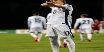 Barcelona Hold Talks With Newcastle Over Gordon Move