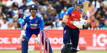 England Beat India by Four Wickets to Take 1-0 Lead in T20I Series