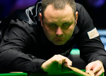Stephen Maguire Battles Back to Launch Championship League Title Defence with Group Win