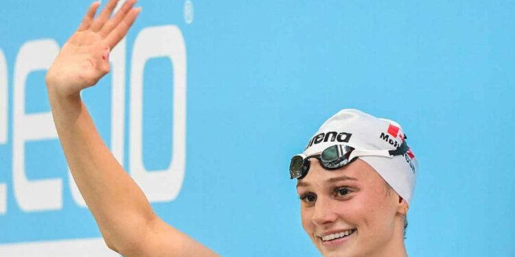 Summer McIntosh Ends 16-Year Wait, Smashes Women’s 200m Butterfly World Record at Canadian Trials