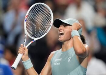 Swiatek Survives Svitolina Storm to Set Up Toronto Showdown With Rybakina