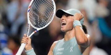 Swiatek Survives Svitolina Storm to Set Up Toronto Showdown With Rybakina